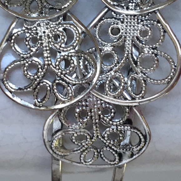 ARTISAN Metallic Silver Floral Filigree Cuff Bracelet - Picture 3 of 6